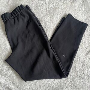 Lululemon On The Flu Pant *Woven 27” size 6